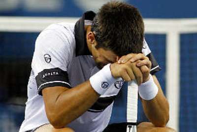 
	<span style="color: rgb(255, 0, 0);">TRAGEDIE pentru Djokovic!</span> L-a facut sa renunte la tenis: <span style="color: rgb(255, 0, 0);">"E cea mai grea decizie din cariera mea!" </span>Vestea ingrozitoare data cu lacrimi in ochi
