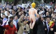 
	UMILIREA Barcelonei nu a fost de ajuns! Fanii lui Real si-au batut joc de iubita unui titular al Barcelonei! FOTO
