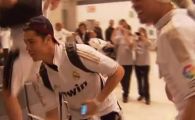Ronaldo a INNEBUNIT! Nu l-ai vazut NICIODATA in HALUL asta de beat! S-a luat de fani in aeroport! VIDEO GENIAL