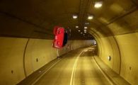 
	VIDEO INCREDIBIL: A dat prea tare in cel mai puternic Ferrari si a zburat pur si simplu prin tunel! 
