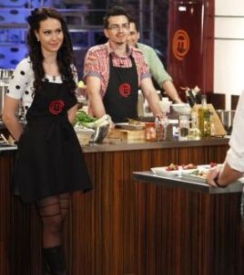 Casnica de la MasterChef a plans si a injurat aseara in emisiune: "Eu am venit aici sa gatesc, nu sa servesc la mese!"
Casnica de la MasterChef a plans si a injurat aseara in emisiune: "Eu am venit aici sa gatesc, nu sa servesc la mese!"