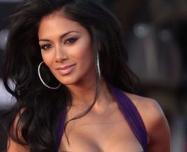 
	Fabuloasa aparitie care a "rapit" toata atentia pe covorul rosu: Nicole Scherzinger, dovada suprema de sex-appeal cu bun gust
