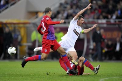 
	I-a facut praf pe dinamovisti dupa meci: "Au inceput sa topaie pe banca dupa primul gol!" Cele doua persoane SURPRIZA carora le-a multumit Stoichita:
