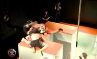 
	VIDEO Cel mai VIOLENT sport din lume? Asa e MMA-ul in Rusia! Luptele DEMENTE care au innebunit o tara intreaga!
